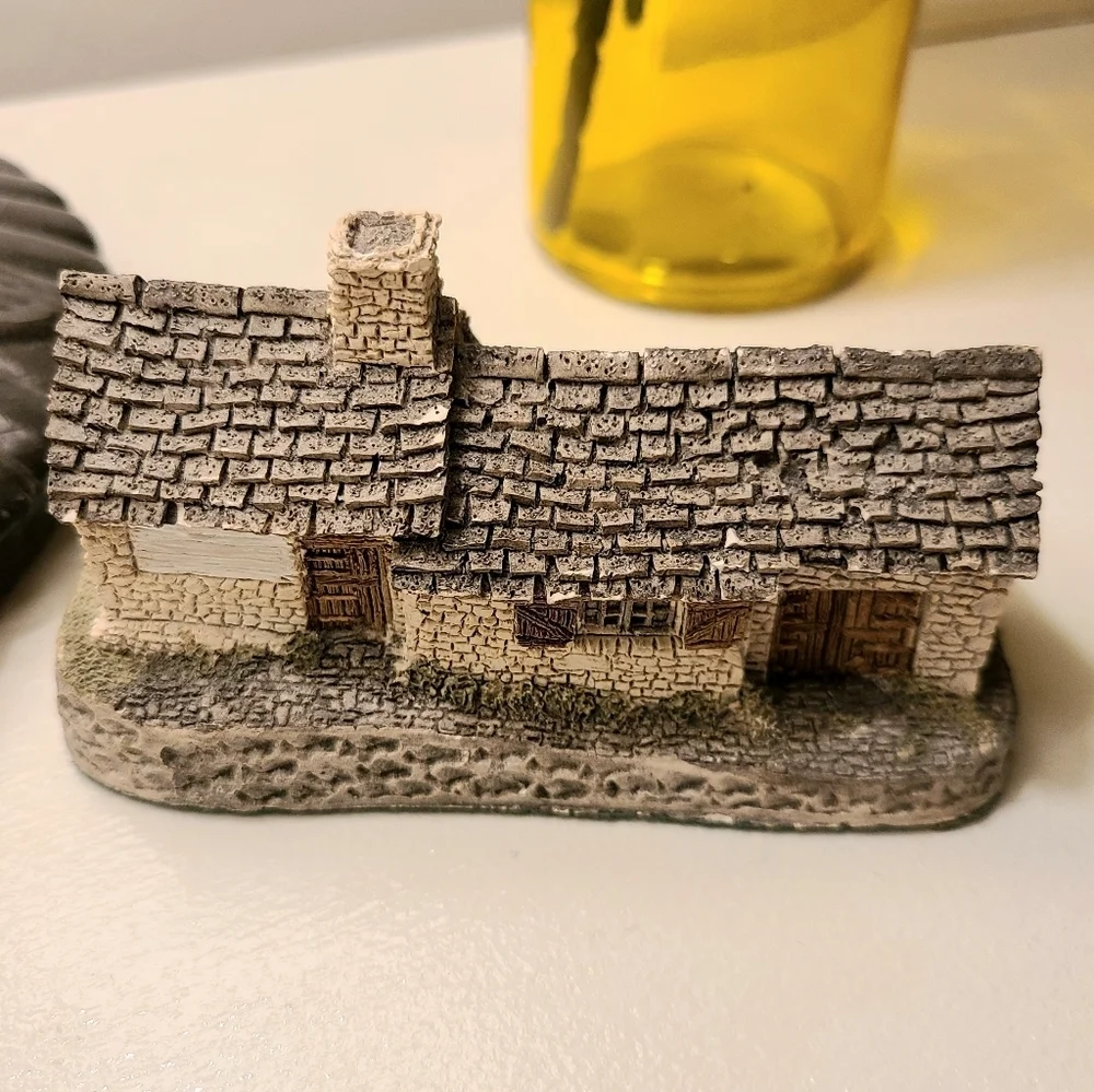 David Winter Figurine - The Blacksmith's Cottage